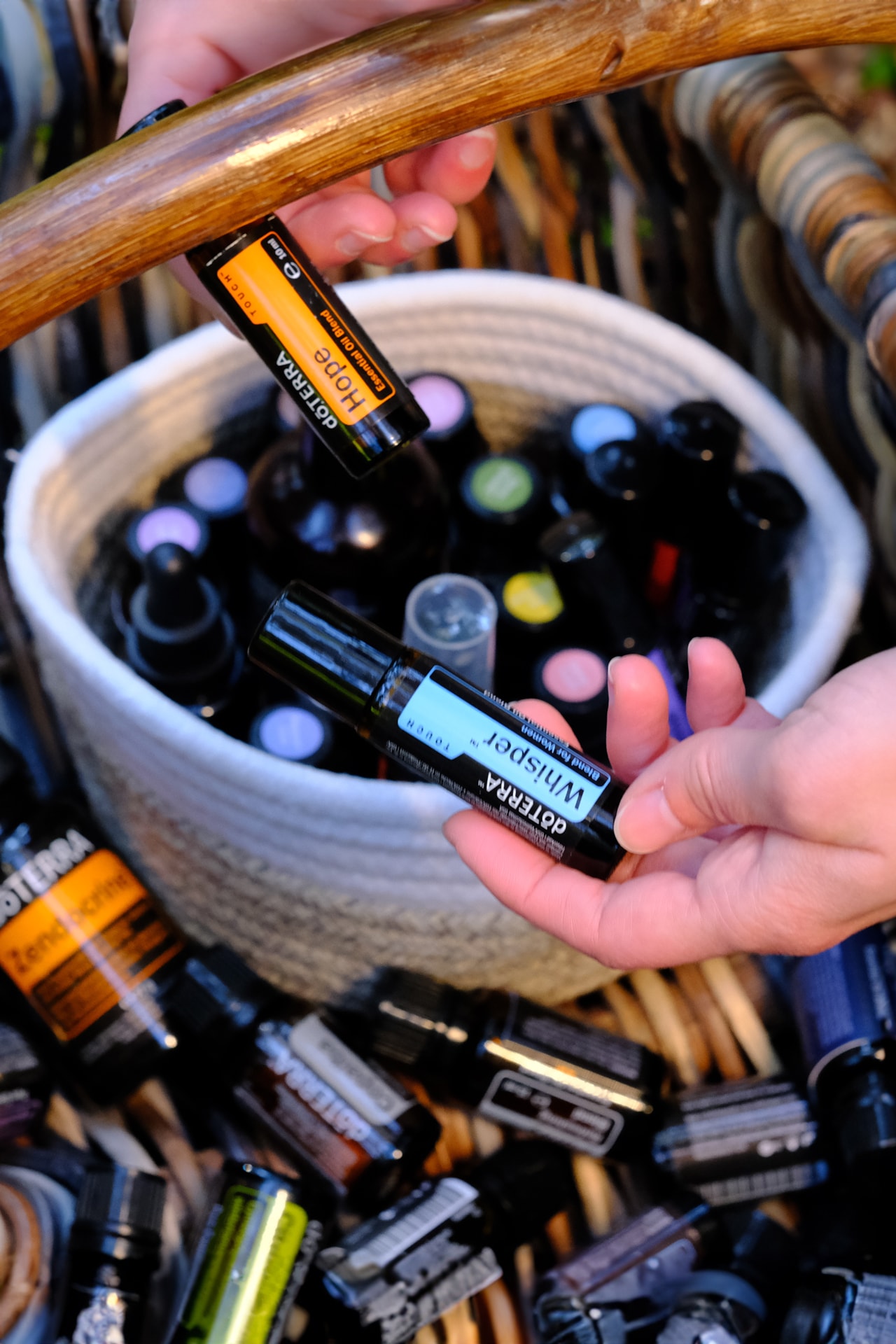 Korb_mit_oelen_Jessy-Richter Flechtkorb, Ölfalschen, dōTERRA