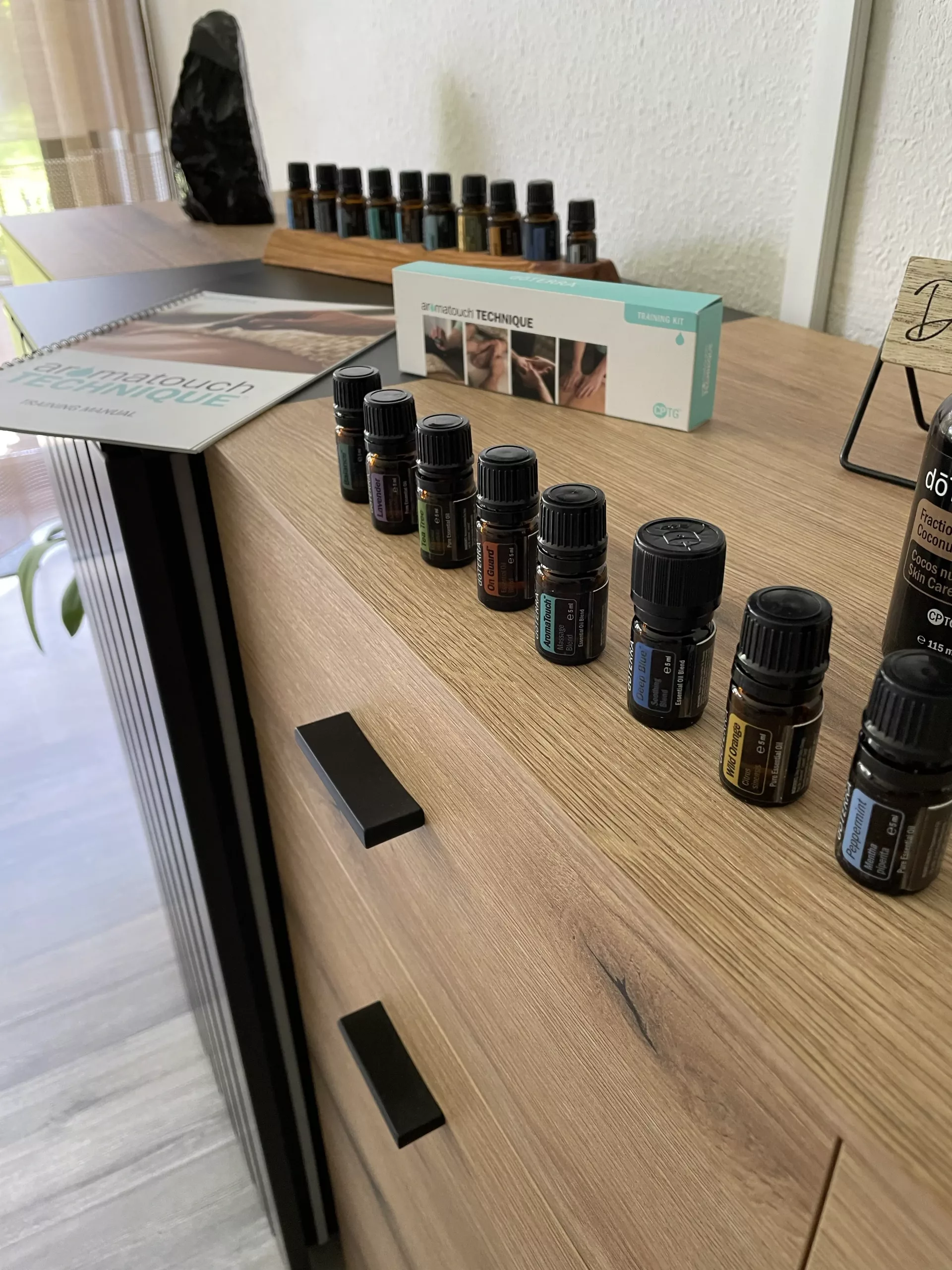 Jessy Richter - doterra AromaTouch Öle stehen zur Anwendung bereit