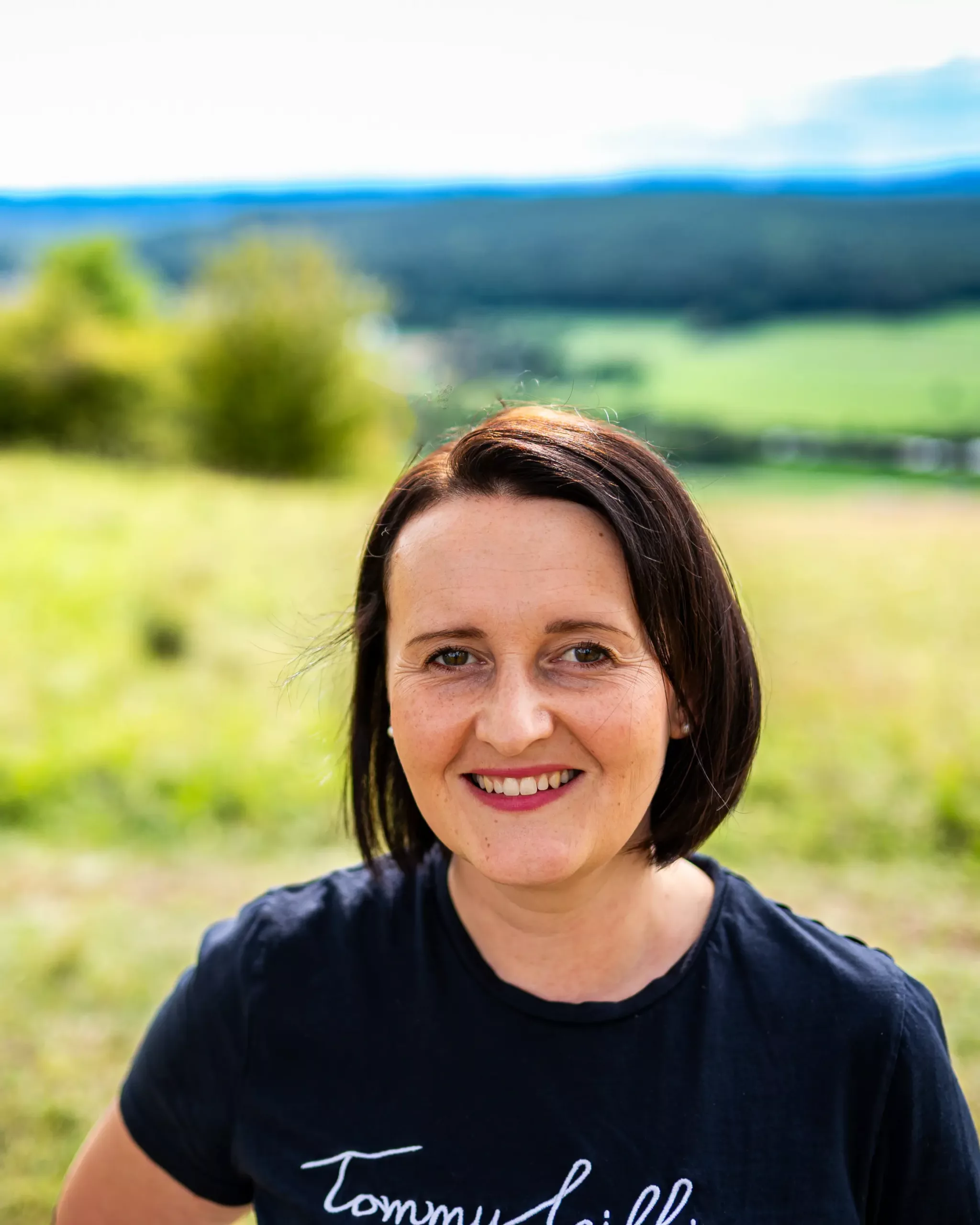 Jessy Richter auf dem Hügel des Bindlacher Berges mit Blick auf Bayreuth